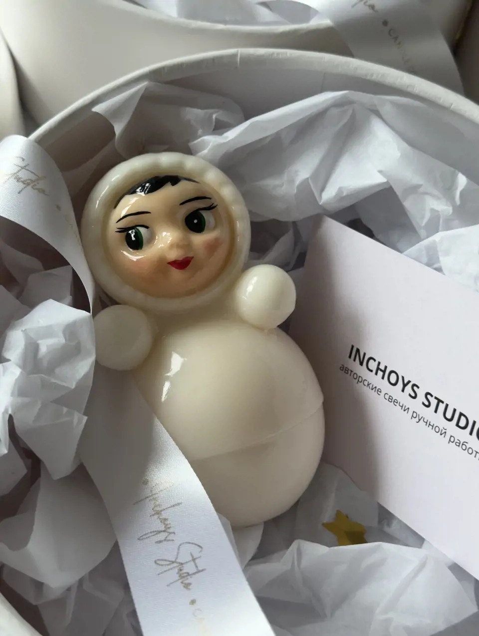 Неваляшка в белом в подарочной коробке  — изображение 6