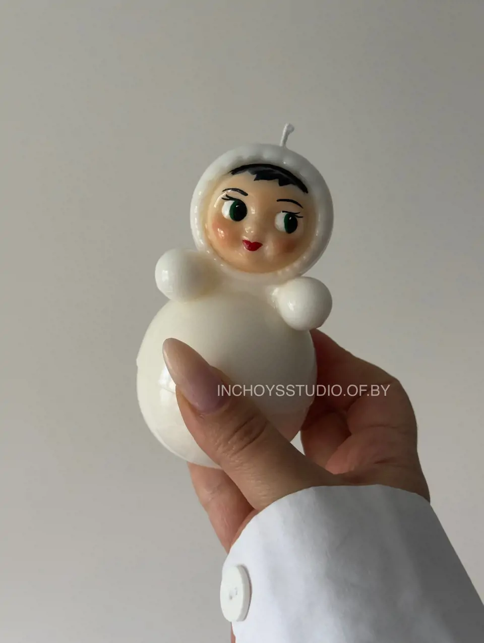 Неваляшка в белом в подарочной коробке  — изображение 2